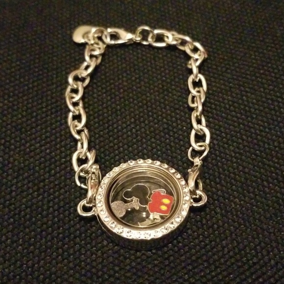 Shadowbox Disney charm bracelet NWOT - Picture 1 of 1